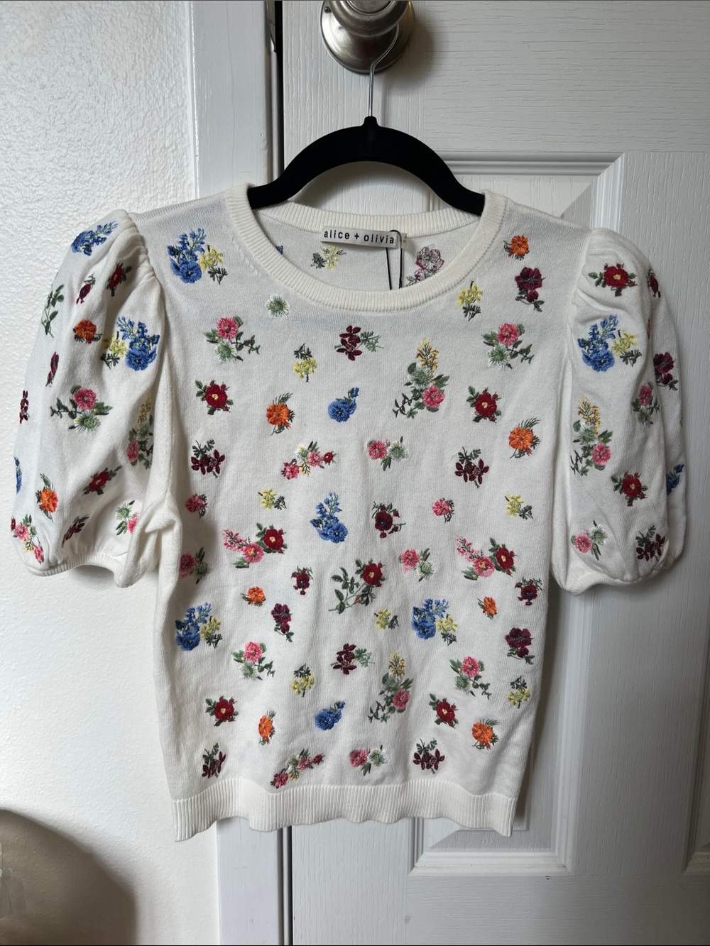 NWT Alice + Olivia Risa Cream Floral Embroidered Puff Sleeve Knit Top